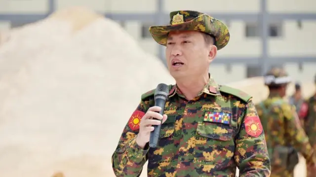 ဒေသကွပ်ကဲမှုစစ်ဌာနချုပ်(လောက်ကိုင်) ရဲ့ ဒေသကွပ်ကဲရေးမှူးဟောင်း ဗိုလ်မှူးချုပ် ဇော်မင်း