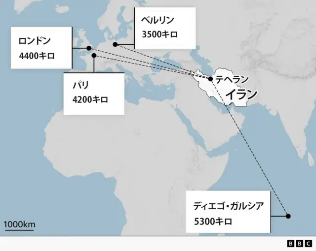 テヘランからの距離を示した地図。ロンドンは4400キロ、パリは4200キロ、ベルリンは3500キロ、ディエゴ・ガルシアは5300キロ