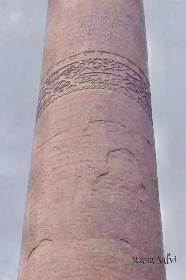 इलाहाबाद के किले में स्थित अशोक की लाट