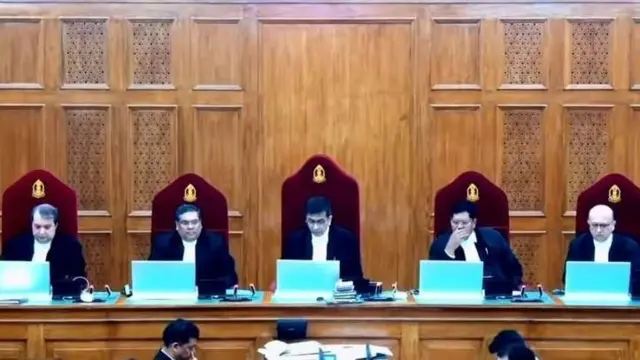 इलेक्टोरल बाँड्ससंदर्भात सर्वोच्च न्यायालयाच्या ज्या खंडपीठाने निर्णय दिला; त्यामध्ये न्यायमूर्ती संजीव खन्ना (डावीकडून दुसरे) यांचा समावेश होता.