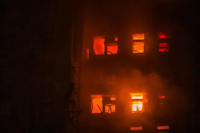 现场多个单位陷火海。