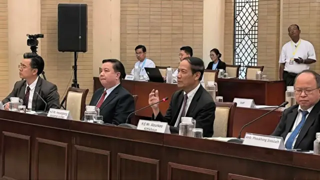 နေပြည်တော်မှာ တိုင်းရင်းသား လက်နက်ကိုင်အဖွဲ့အချို့နဲ့ တွေ့ဆုံနေတဲ့ အထူးသံ ကိုယ်စားလှယ်အဖွဲ့ 