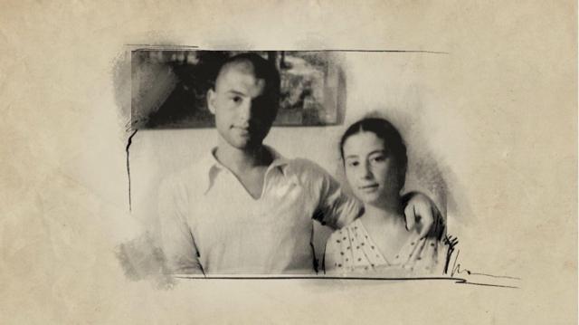 Homem e mulher posam para fotojogar lotomanía onlinepreto e branco