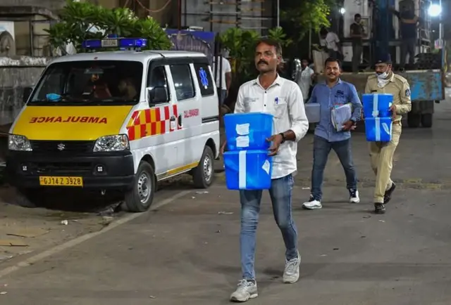ઍર ઇન્ડિયા, અમદાવાદ, અમદાવાદ પ્લેન ક્રૅશ, વિમાન દુર્ઘટના, બીબીસી ગુજરાતી, ડીએનએ પરીક્ષણ, મૃતદેહોની સોંપણી