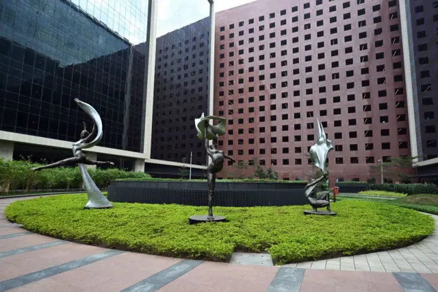 બીબીસી ગુજરાતી સુરત ડાયમંડ બુર્સ હીરાના વેપારી પેન્ટાગોન ઓફિસ