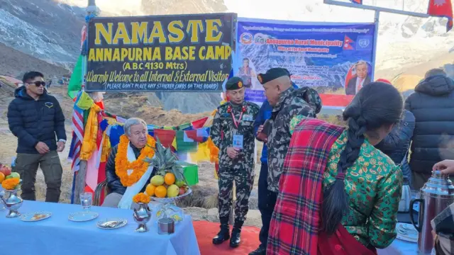 मङ्गलवार बिहान गुटेरस अन्नपूर्ण आधार शिविर पुगेका थिए