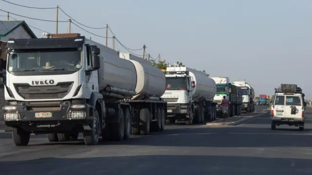 ከጅቡቲ ወደብ ወደ ኢትዮጵያ እየተመለሱ ያሉ የቦቴ መኪናዎች ተደርድረው