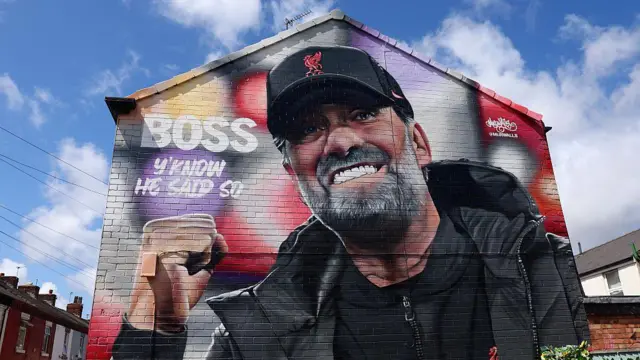 یورگن کلوپ، سرمربی پیشین لیورپول سبک فوتبال مورد علاقهاش را به موسیقی «هوی متال» تشبیه میکرد