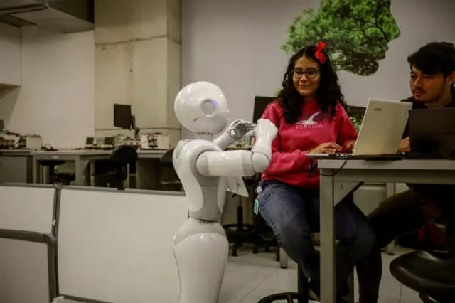 மனித ரோபோ