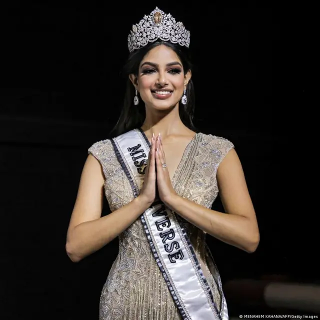 Miss Universe 2021 Harnaaz Sandhu wo mu Buhinde watanze ikamba ku watsinze
