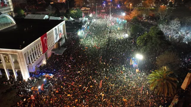 Protestoların beşinci gününde Saraçhane'de yüzbinlerce kişi toplandı. 