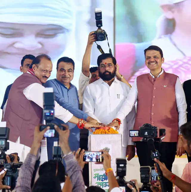 अजित पवार, नितीन गडकरी, एकनाथ शिंदे, देवेंद्र फडणवीस.