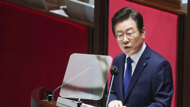 국회에서 개헌에 대해 발언하는 이재명 더불어민주당 대표