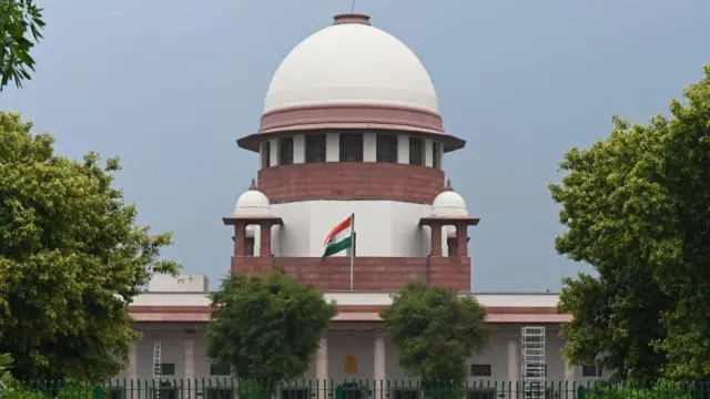 காலை 11.35 மணியளவில் இந்த சம்பவம் நடந்ததாக கூறப்படுகிறது.