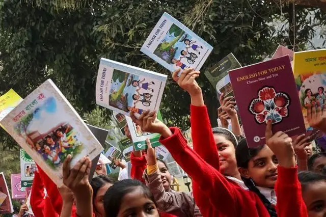 স্কুলে ভর্তির ক্ষেত্রে বিদ্যমান লটারি পদ্ধতি বাতিলের ঘোষণা দিয়েছেন শিক্ষামন্ত্রী