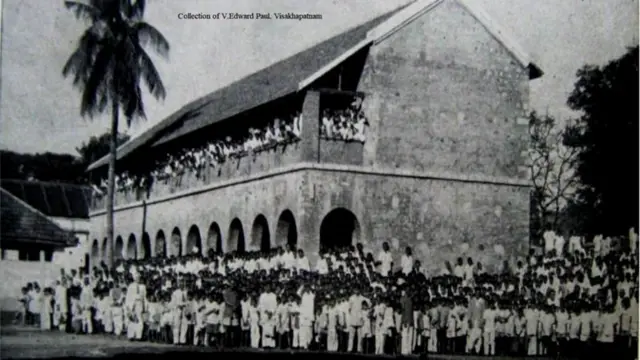 इतिहासकार एडवर्ड पॉल के अलबम में जश्न की एक यादगार तस्वीर