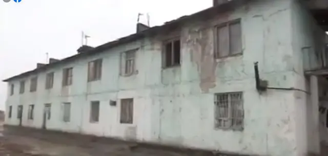 Манас айылында мурда ушундай барак үйлөр болгон