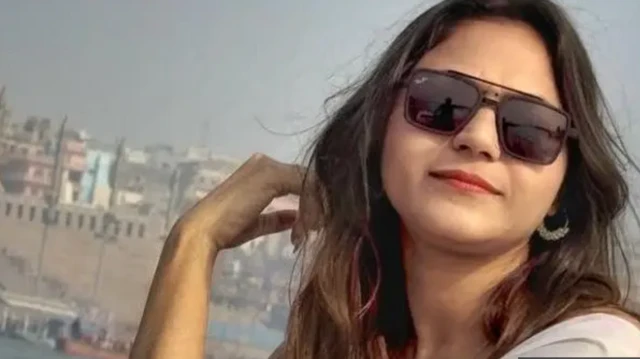 جیوتي ملهوترا یوټیوبره ده او د خواله رسنیو پر بېلابېلو پاڼو یې نژدې اته سوه زره کسان فالو کوي.