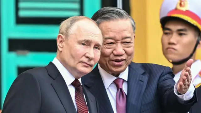 Chủ tịch nước Tô Lâm (hiện là tổng bí thư) tiếp Tổng thống Nga Vladimir Putin tại Phủ Chủ tịch ở Hà Nội vào ngày 20/6/2024