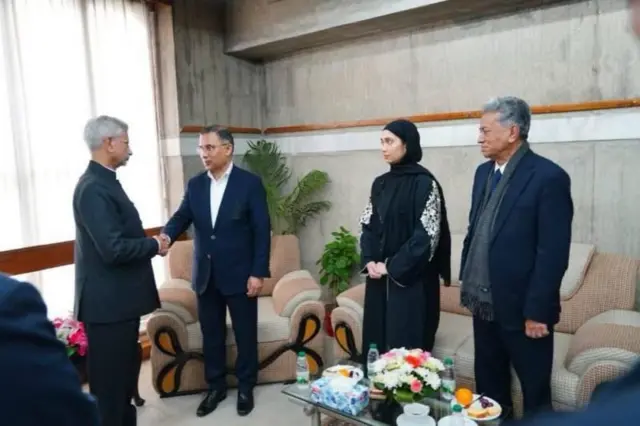 एस जयशंकर, तारिक़ रहमान और उनकी बेटी ज़ाएमा रहमान