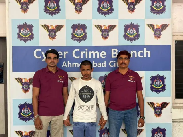 બિહારના ગયા જિલ્લાના 19 વર્ષના બી.એસસી. વિદ્યાર્થી નવીનકુમાર યાદવની પણ ધરપકડ