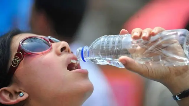 গরমের সময় প্রচুর পানি পান ও ঘরের বাইরে গেলে সানগ্লাস ব্যবহার করা উচিৎ।