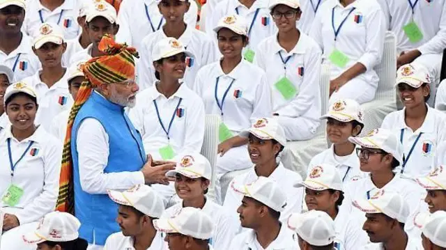 नरेंद्र मोदी