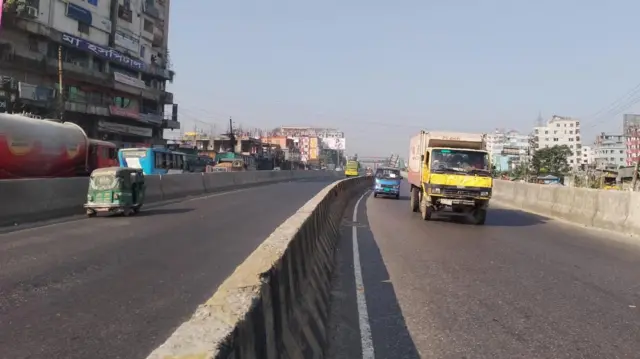 ঢাকা-নারায়ণগঞ্জ রোডের সকাল সাড়ে ৯টার চিত্র