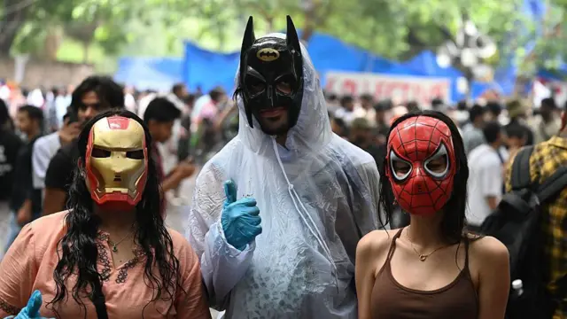 کاکروچ جنتا پارٹی کے مظاہرین 