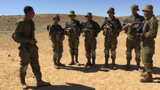مجندون من العرب الإسرائيليين يتدربون في صحراء النقب
