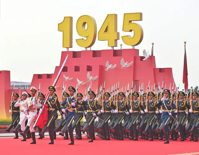 القوات الصينية تستعد لعرض عسكري في ساحة تيانانمن في 3 سبتمبر 2025 في بكين