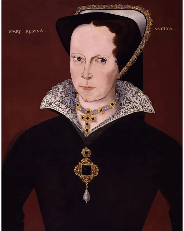 دس قیمتی اور تاریخی جواہرات