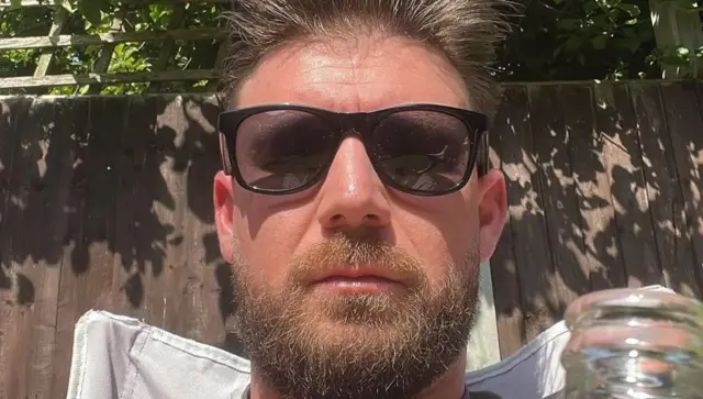 Elliott Collins est l'une des rares personnes à avoir bénéficié de la thérapie génique au cours des essais cliniques.