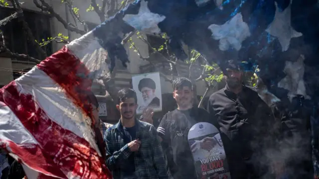 Демонстранты в Тегеране