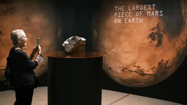 செவ்வாயிலிருந்து வந்த விண்கல்லின் புகைப்படம் 