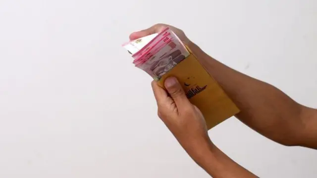 Layanan yang diberikan Taspen berupa tabungan hari rua, jaminan kecelakaan kerja, program pensiun, dan jaminan kematian.