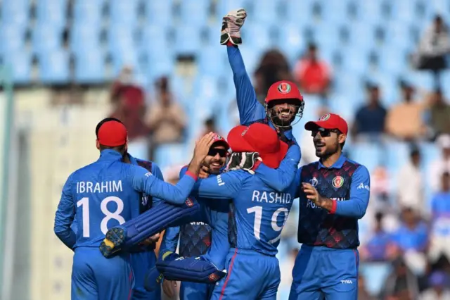 உலகக்கோப்பை: ஆப்கானிஸ்தான் அரையிறுதி செல்ல என்ன செய்ய வேண்டும்?