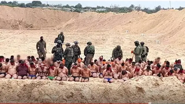 এই ছবিটিও সামাজিক মাধ্যমে ছড়িয়েছে।