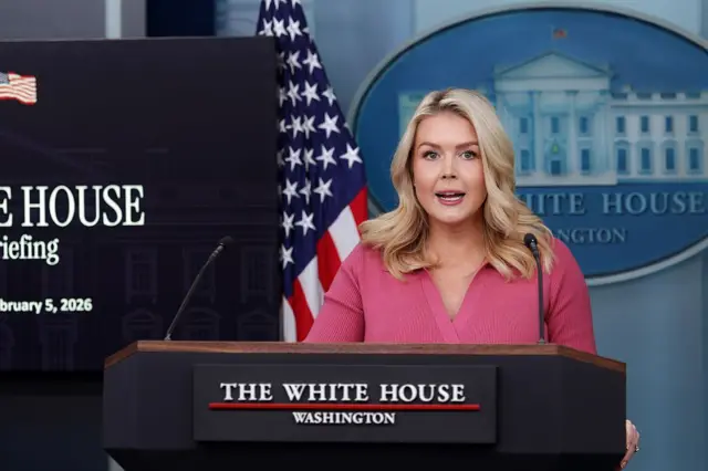 व्हाइट हाउस की प्रेस सेक्रेटरी कैरोलिन लेविट.