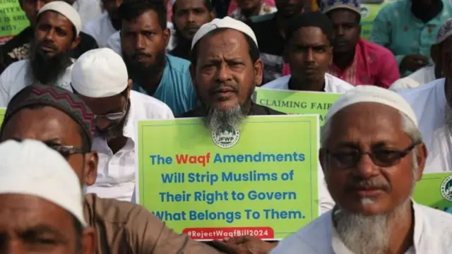 वक्फ कायद्यात बदल करण्यास तीव्र विरोध केला आहे.