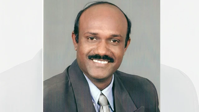 'கோவைக்கும் தொழில் என்று பேர்' நுாலாசிரியர் சி.ஆர்.இளங்கோவன்.