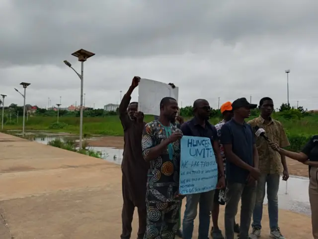 Àwọn olùwọ́de ní pápá ì'seré Metropolitan Square, Ilorin