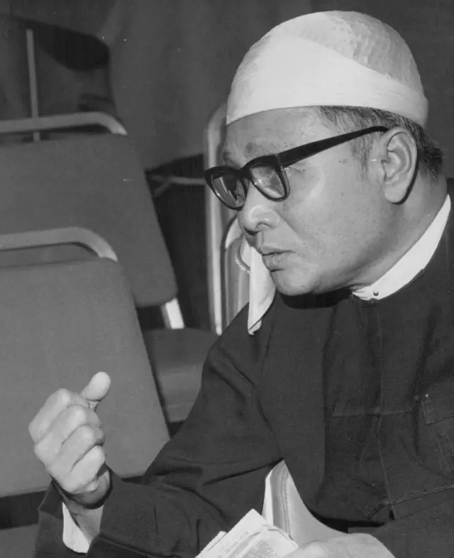 ပုန်ကန်ဖို့ ပြည်ပထွက်လာတဲ့ ဦးနု