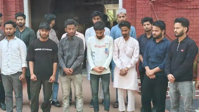 वाराणसी पुलिस ने इस मामले में 14 युवकों को गिरफ़्तार किया था