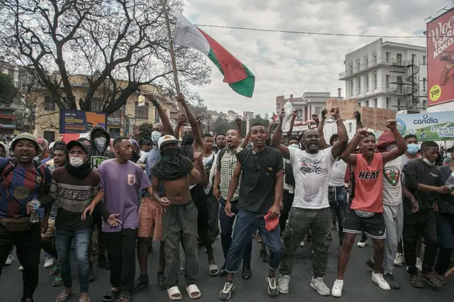 با وجود برکنار شدن دولت به دستور آندری راژولینا، اعتراضات فروکش نکرده است