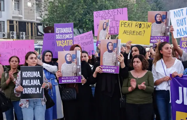 Rojin Kabaiş için Diyarbakır'da düzenlenen bir gösteri 