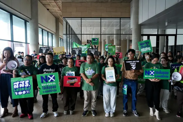 “กลุ่มประชาชนร่างรัฐธรรมนูญ” หรือ ConforAll ยื่นรายชื่อผู้ริเริ่มเสนอ “ร่างรัฐธรรมนูญฉบับประชาชน” ต่อรองประธานสภาผู้แทนราษฎรคนที่ 2 เมื่อ 9 มิ.ย.