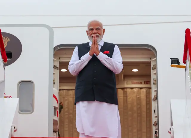 انڈین وزیر اعظم مودی کی چین میں آمد پر پہلی تصویر