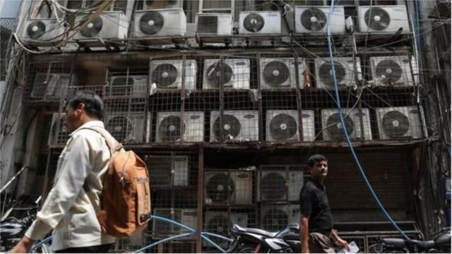 নগরায়নের কারণেও তাপমাত্রা বাড়ছে বলে জানাচ্ছেন আবহাওয়াবিদরা