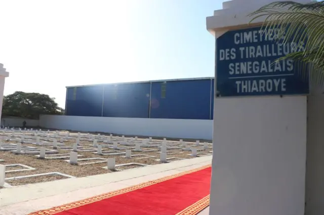 Vue du cimetière militaire de Thiaroye lors de la 16e cérémonie de commémoration des tirailleurs sénégalais, le 08 décembre 2020 à Dakar.